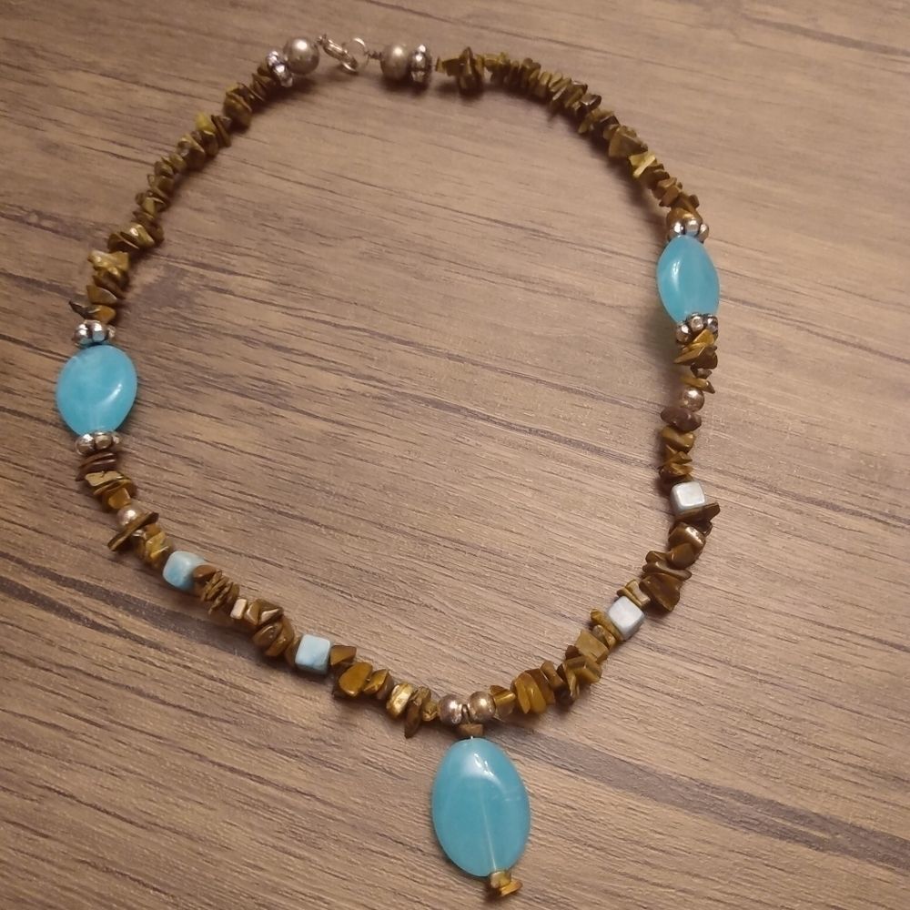 Blue quartz tribal shell necklace‎